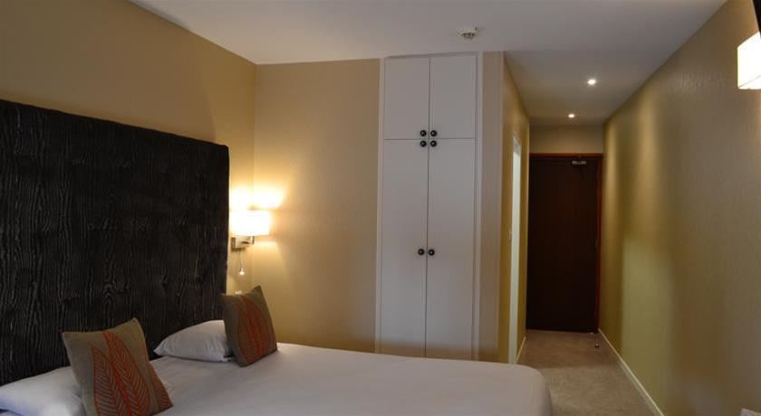 Logis Hotel & Restaurant - Les Hauts De Montreuil Montreuil  Exteriör bild