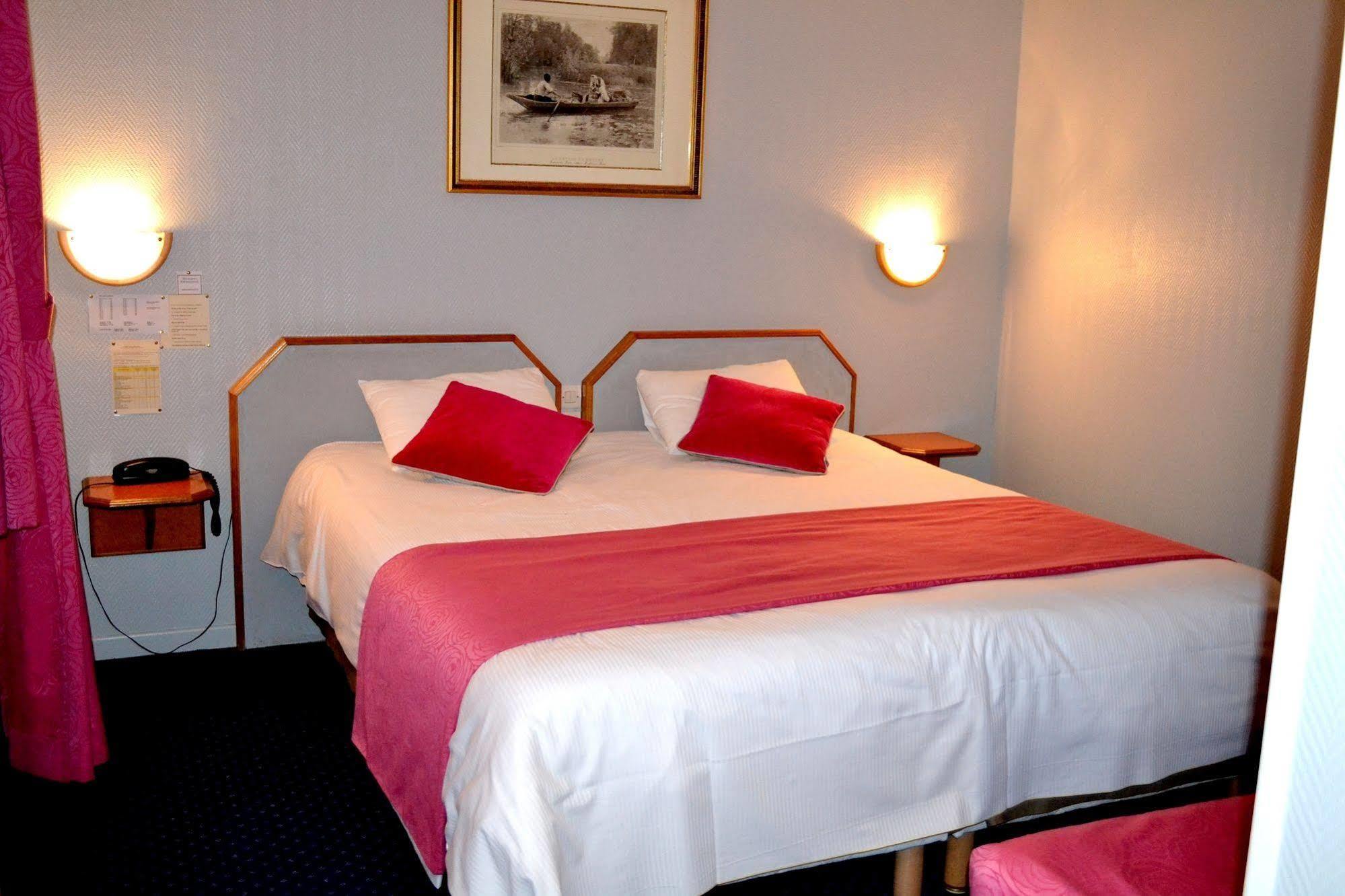 Logis Hotel & Restaurant - Les Hauts De Montreuil Montreuil  Exteriör bild