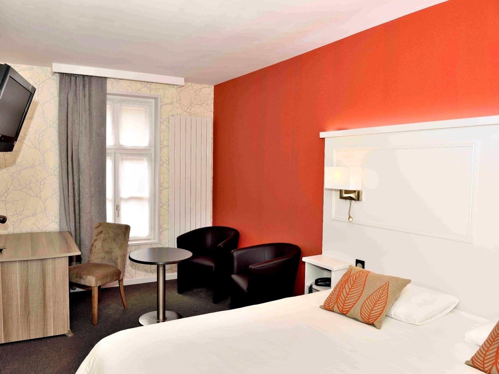 Logis Hotel & Restaurant - Les Hauts De Montreuil Montreuil  Exteriör bild