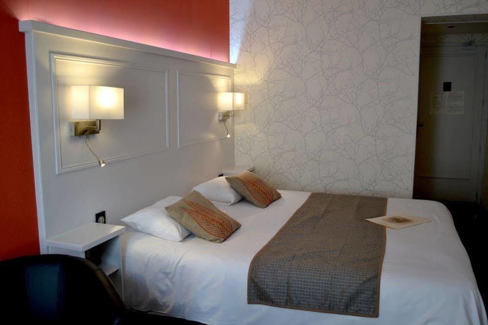 Logis Hotel & Restaurant - Les Hauts De Montreuil Montreuil  Exteriör bild